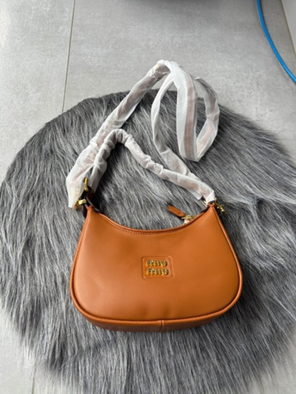 💜MIU MIU💜 orange leather shoulder bag 23x13cm